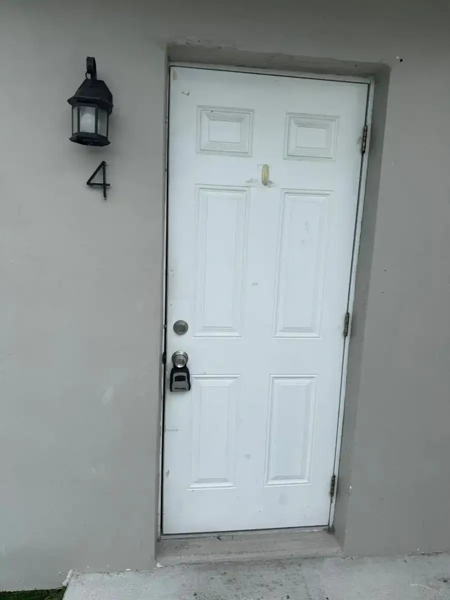 3890 Lakewood Road, Palm Springs FL 33461