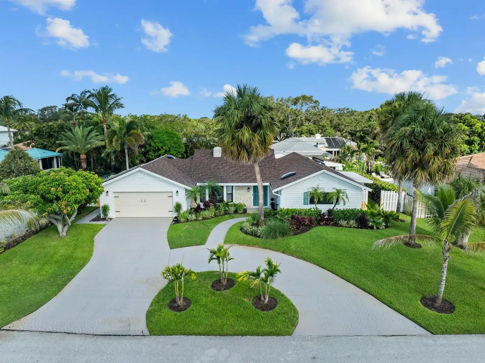 14 SE Paddock Circle, Tequesta FL 33469