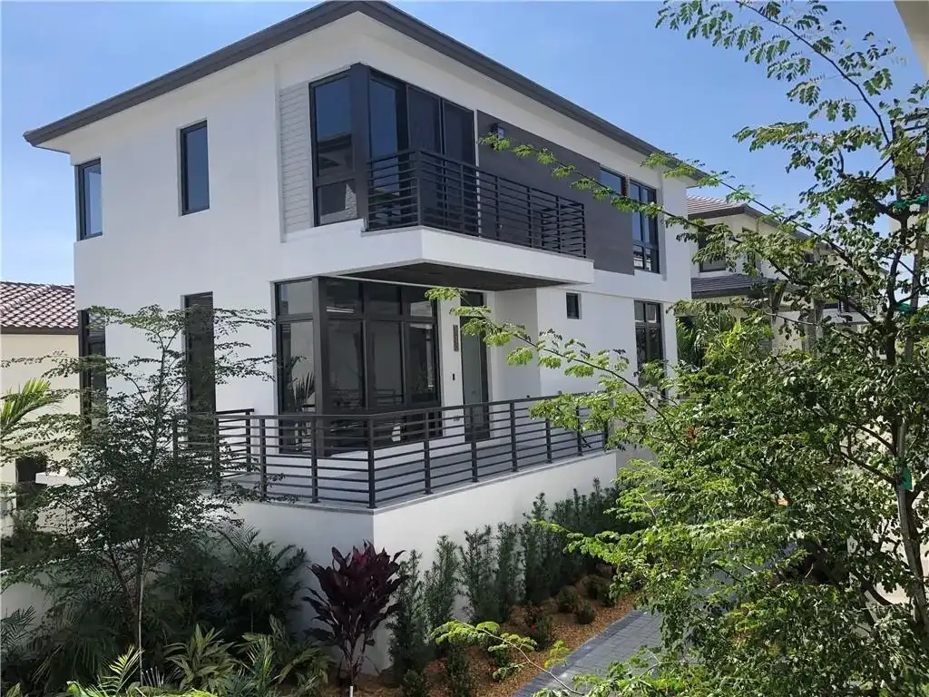 8243 NW 48th Street, Doral FL 33166