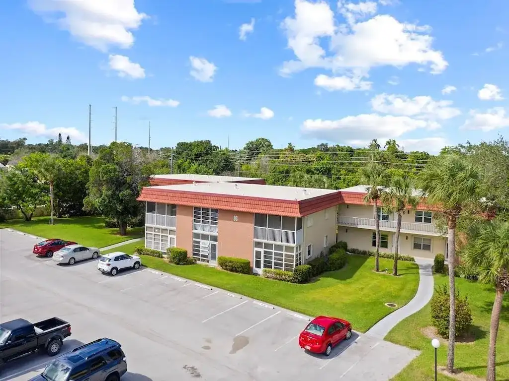 96 SPRING LAKE Drive # 205, Vero Beach FL 32962