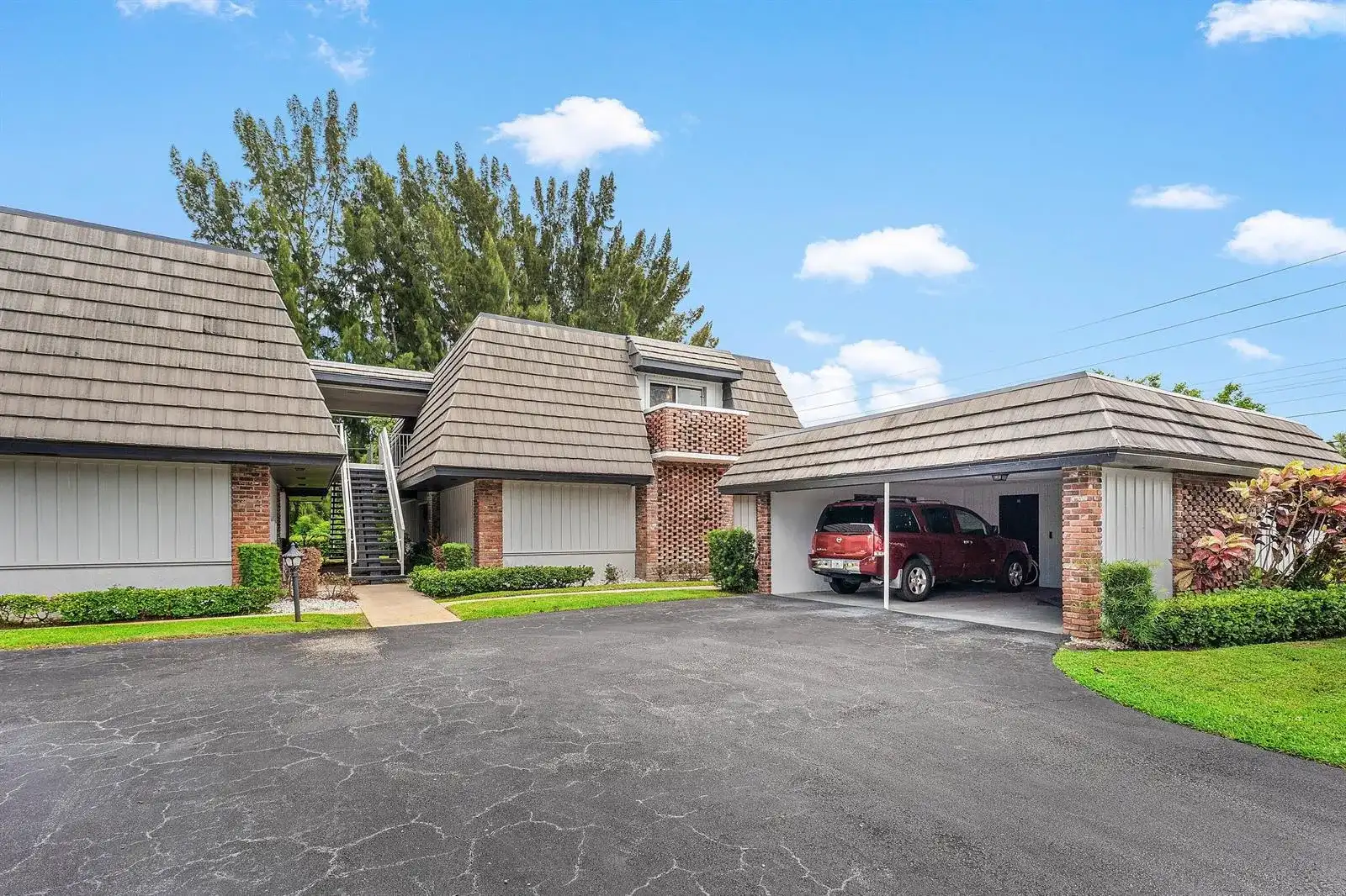 408 PINE TREE Court # 12, Atlantis FL 33462