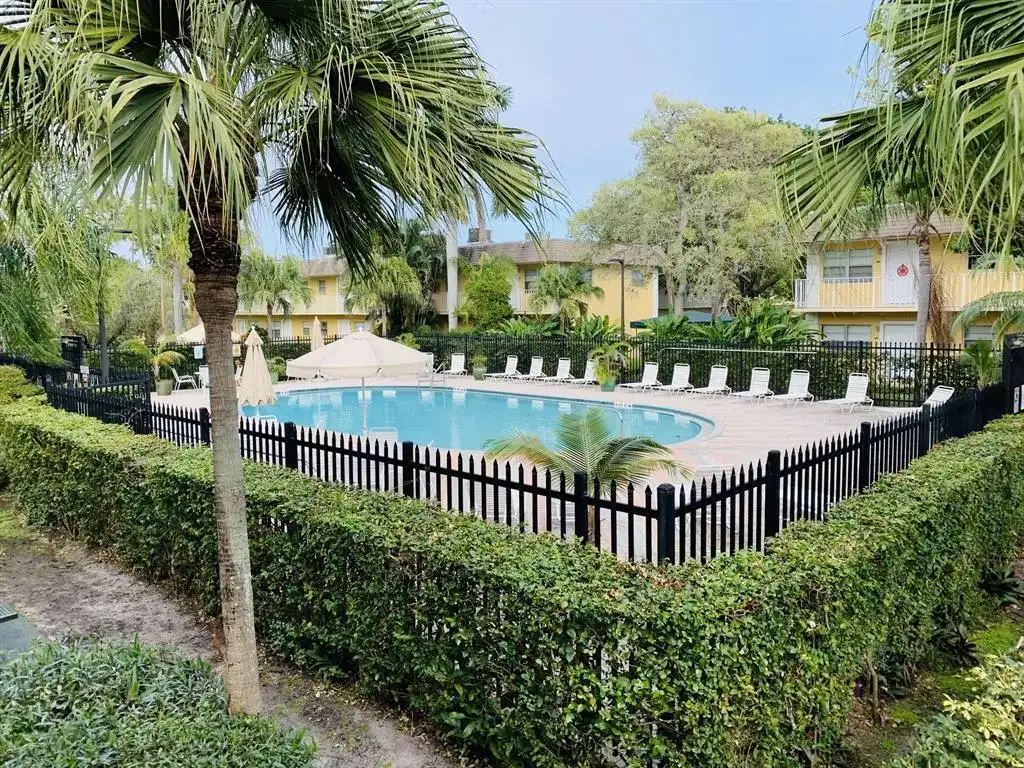 5156 NE 6th Avenue # 203, Oakland Park FL 33334