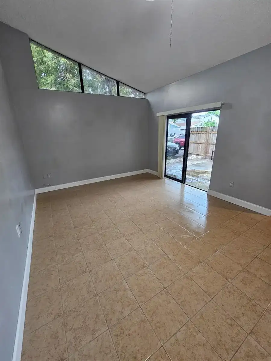 4552 NW 185TH Street, Miami Gardens FL 33055