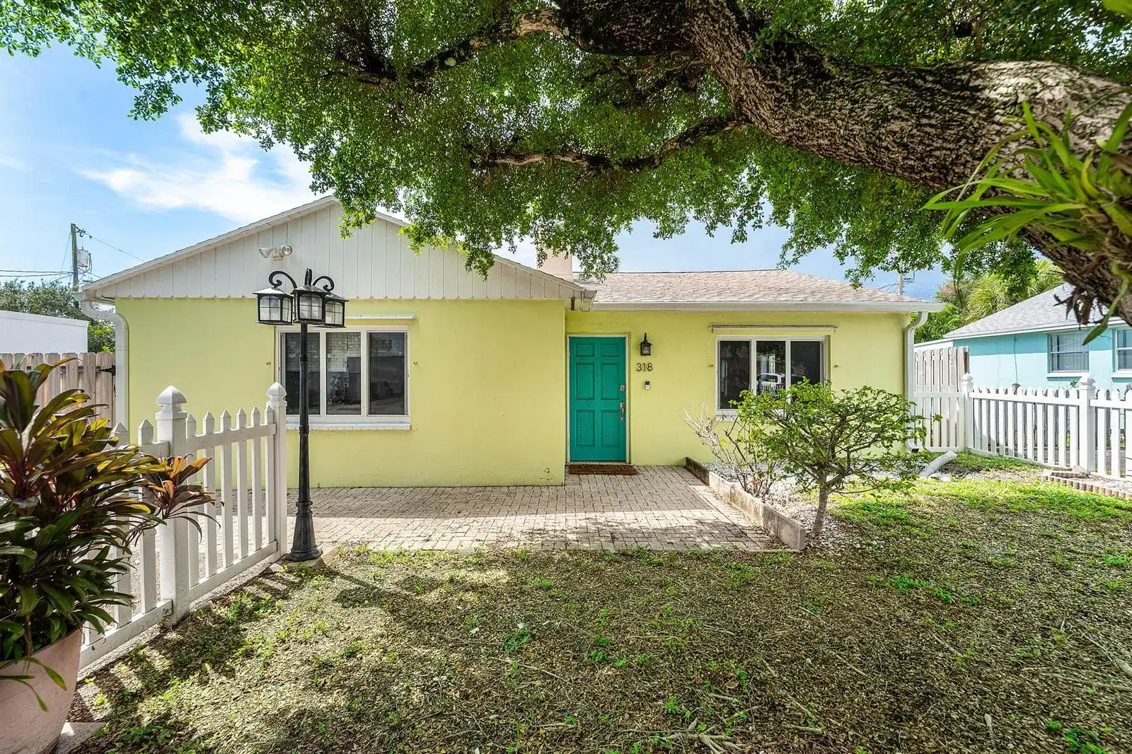 318 W Mango Street W, Lantana FL 33462