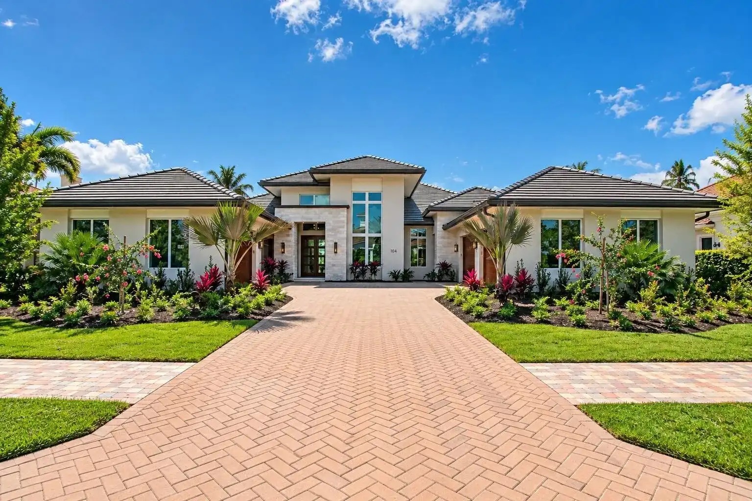 104 SE RIO CASARANO, Port St. Lucie FL 34984
