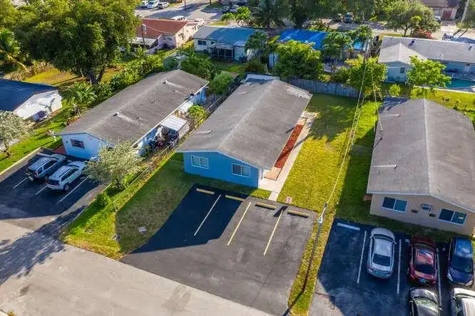 320 SW 10th Terrace, Hallandale Beach FL 33009