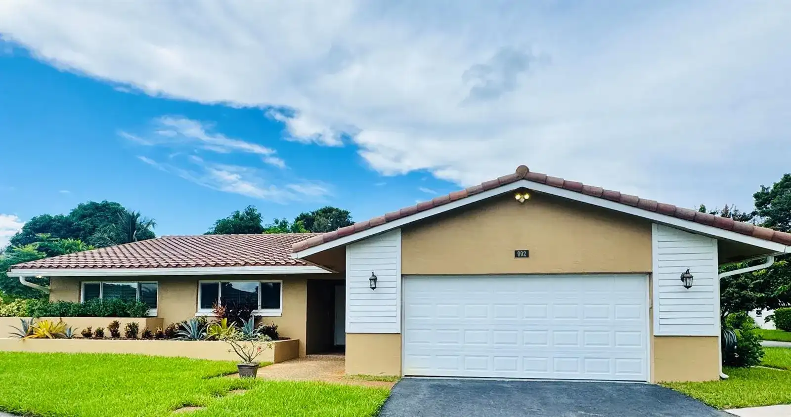 992 NW 83RD Drive, Coral Springs FL 33071