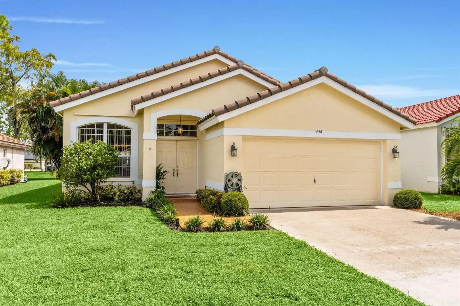 656 LAKE WELLINGTON Drive, Wellington FL 33414