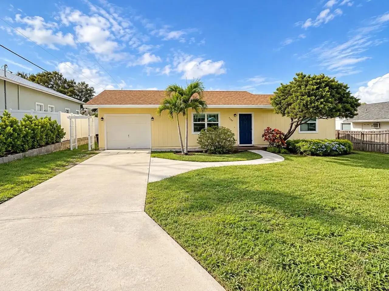 7389 SE FLAMINGO Way, Hobe Sound FL 33455