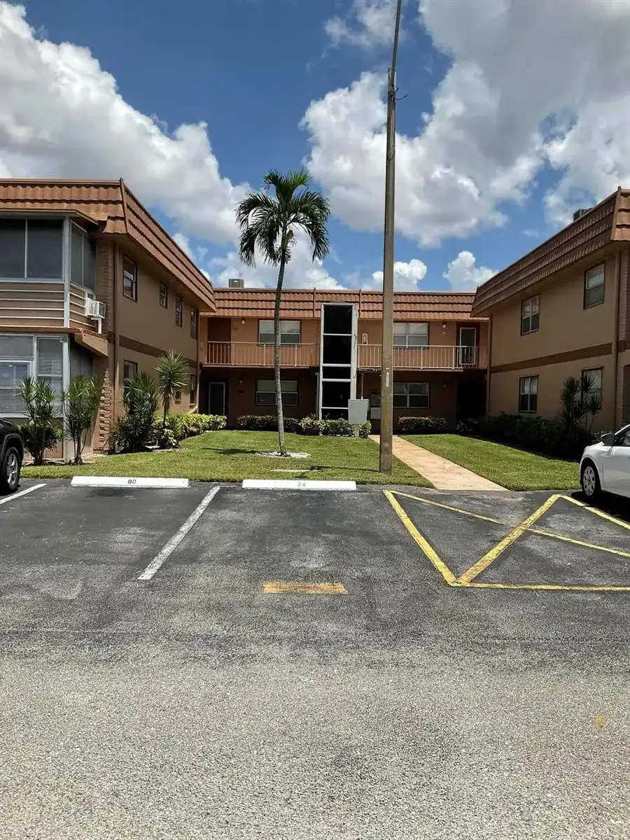 300 BRITTANY G, Delray Beach FL 33446