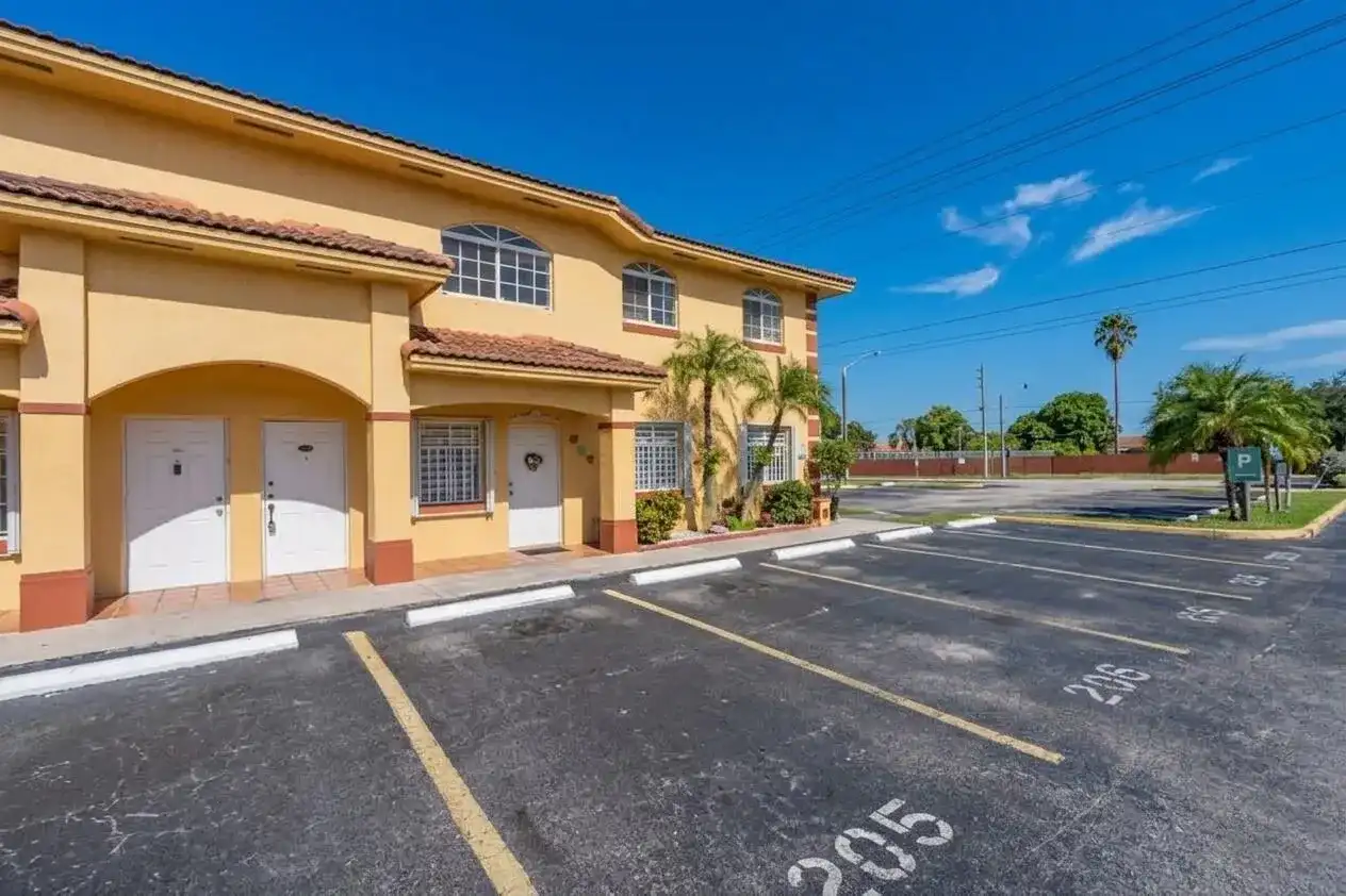 7520 W 20TH Avenue # 206, Hialeah FL 33016