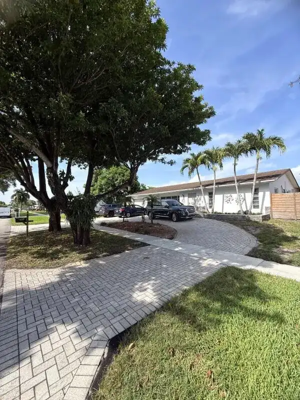 501 NW 98th Avenue, Pembroke Pines FL 33024