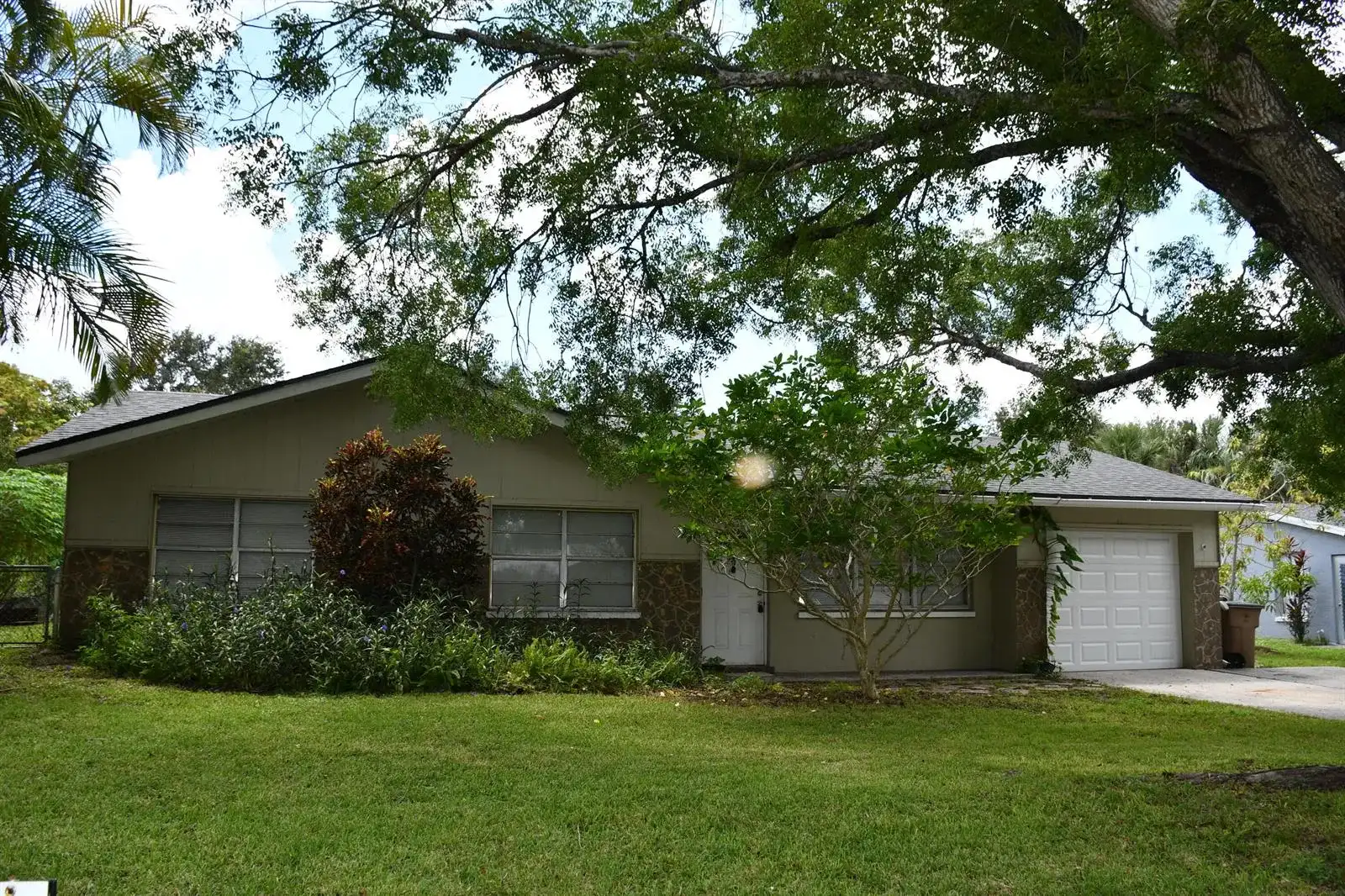1591 SUNKIST Way, Fort Myers FL 33905