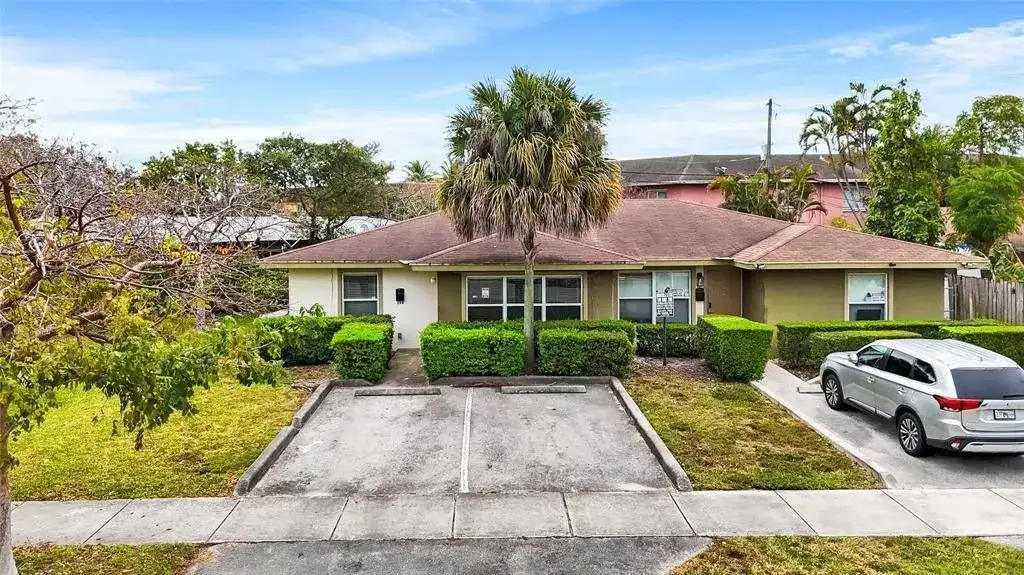 330 SW Avondale Drive, Pompano Beach FL 33060