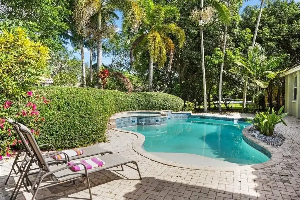 8209 SW 173rd Terrace, Palmetto Bay FL 33157
