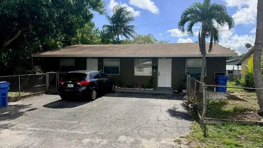 280 NE 40th Court, Oakland Park FL 33334