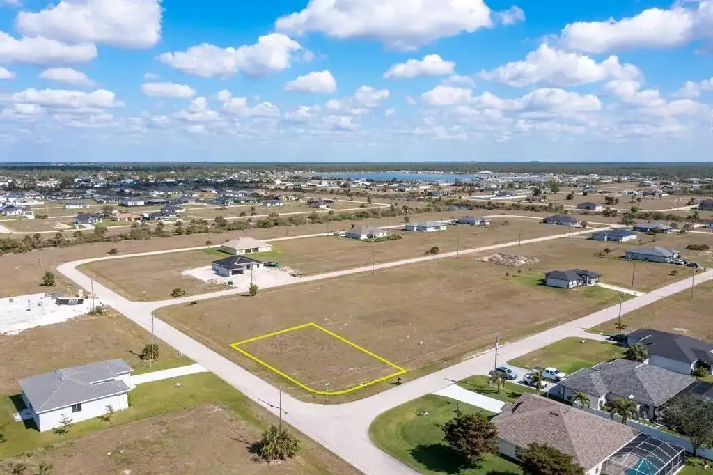 3927 NW 38th Terrace, Cape Coral FL 33993