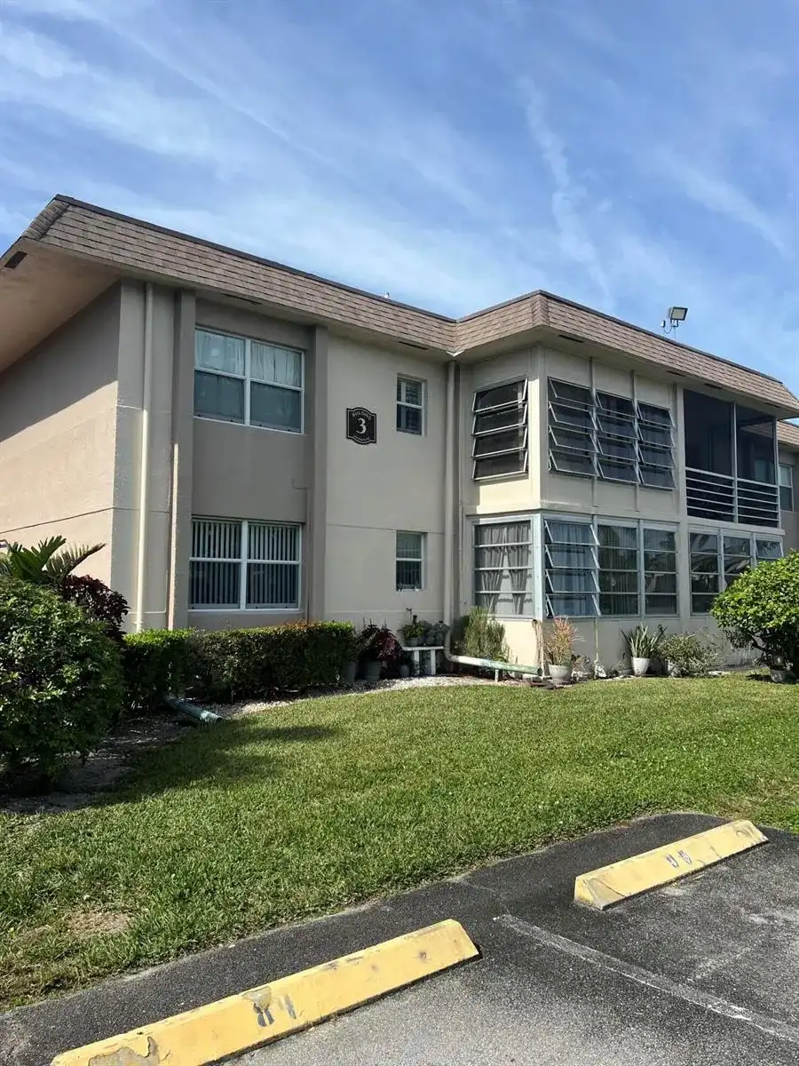 504 Davis Road # 95, Palm Springs FL 33461