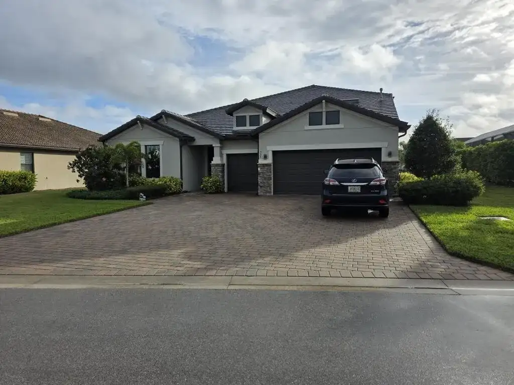 527 SE Vallarta Drive, Port St. Lucie FL 34984