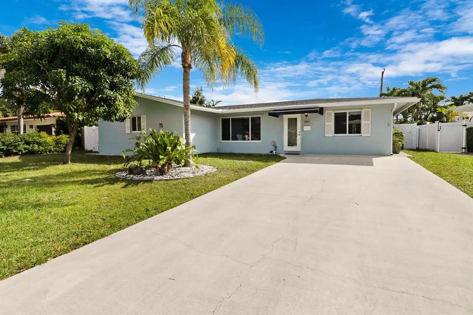 912 SE 8th Court, Deerfield Beach FL 33441