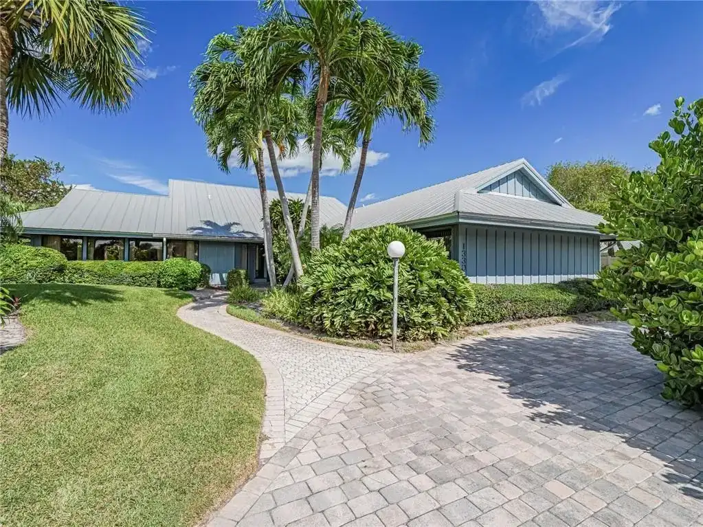 1330 Shorewinds Lane, Vero Beach FL 32963