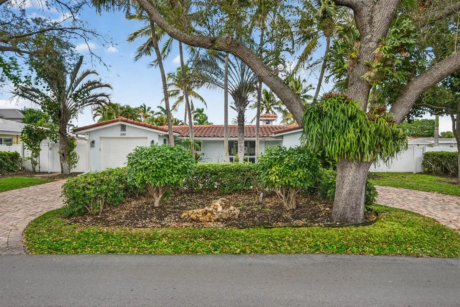 2081 NE 25th Street, Lighthouse Point FL 33064