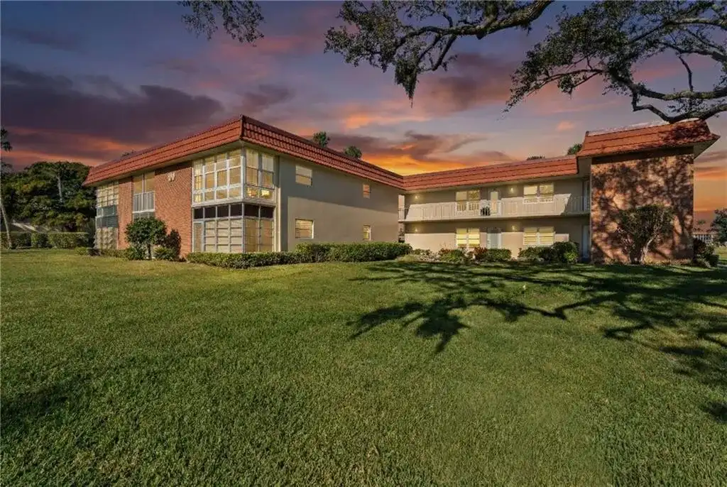 60 Woodland Drive # 202, Vero Beach FL 32962