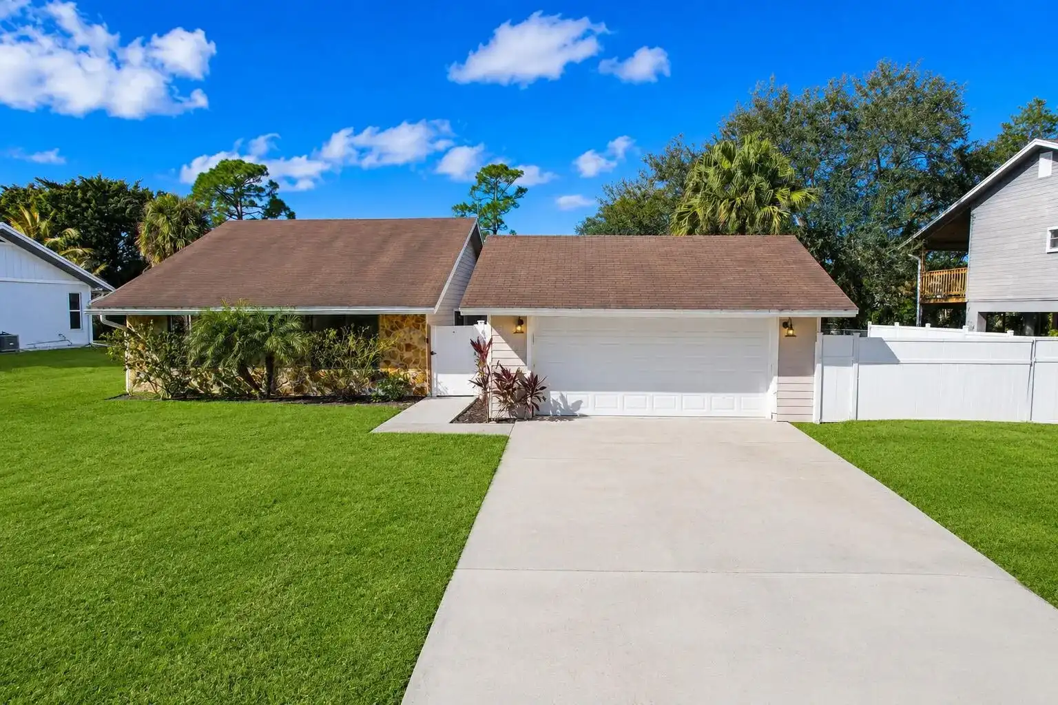 8074 SE River Lane, Stuart FL 34997