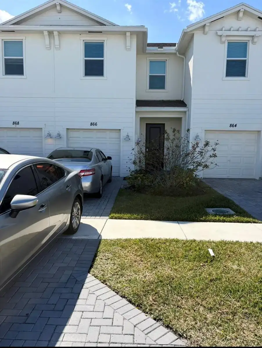 866 SE Grovebush Lane, Port St. Lucie FL 34984