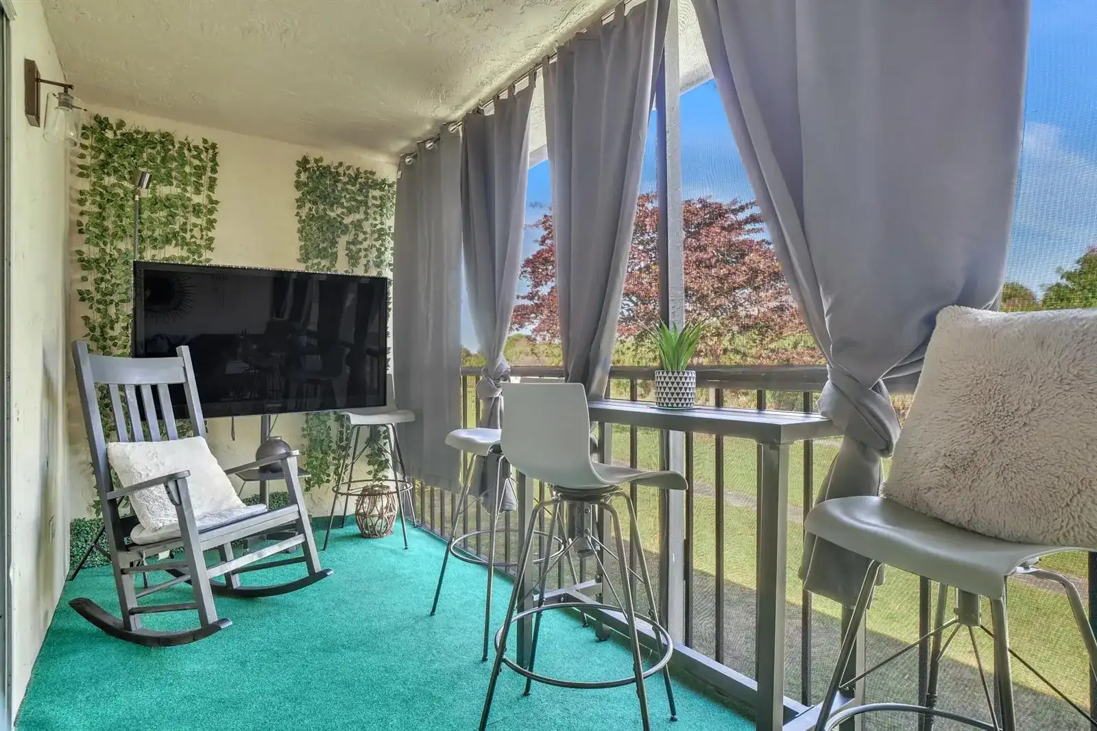 1423 Meadows Circle W, Boynton Beach FL 33436