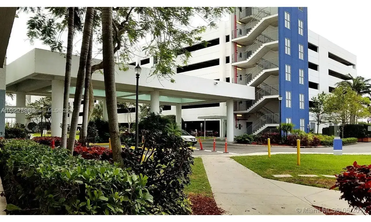 14951 Royal Oaks Ln # 808, North Miami FL 33181 photo 5