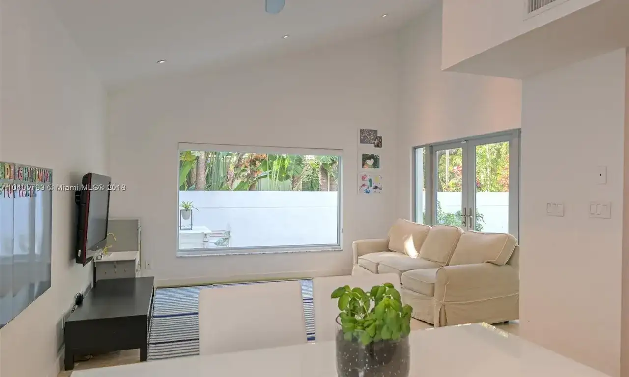 2800 Crystal Ct, Coconut Grove FL 33133 photo 2