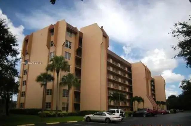 3001 W Rolling Hills Cir # 310, Davie FL 33328 photo 2
