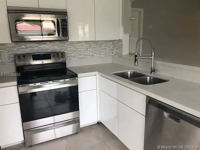 1225 Seagrape Cir, Weston FL 33326 photo 2