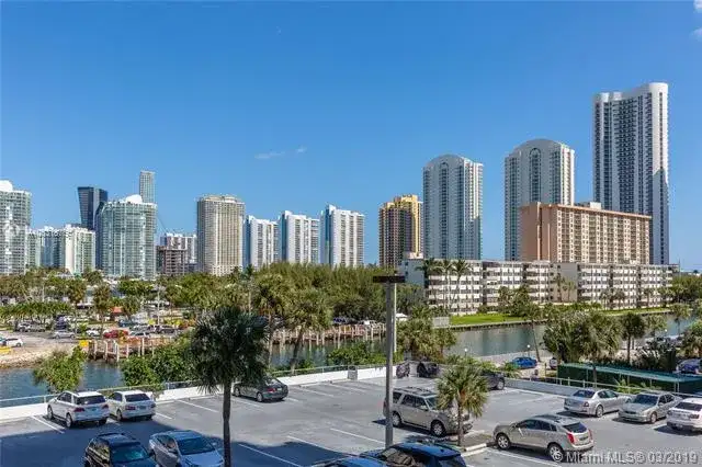 500 Bayview Dr # 325, Sunny Isles Beach FL 33160 photo 2