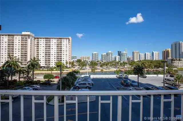 500 Bayview Dr # 325, Sunny Isles Beach FL 33160 photo 3
