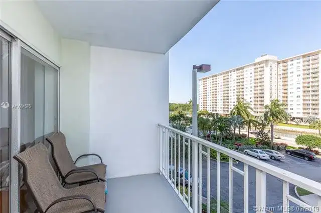 500 Bayview Dr # 325, Sunny Isles Beach FL 33160 photo 4