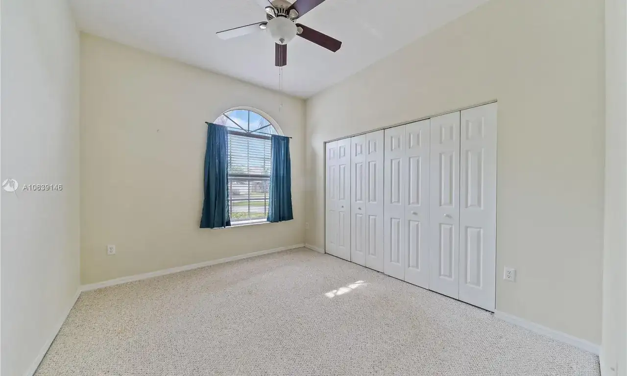 2908 Augusta Dr, Homestead FL 33035 photo 2