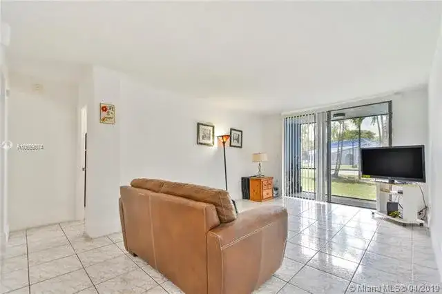 9460 Fontainebleau Blvd # 130, Miami FL 33172 photo 4