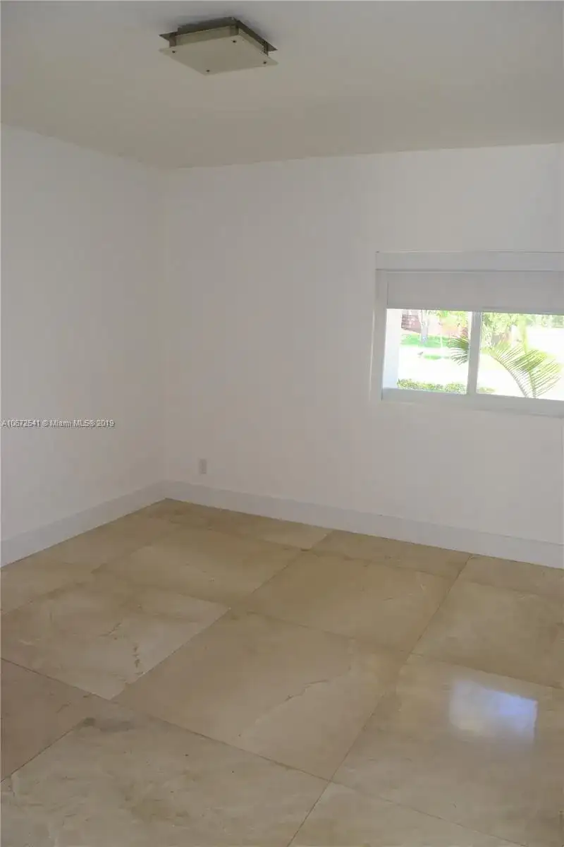 16650 NE 35th Ave, North Miami Beach FL 33160 photo 4
