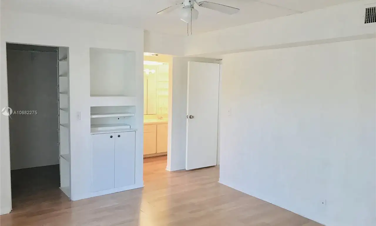 653 N University Dr # 24, Plantation FL 33324 photo 2