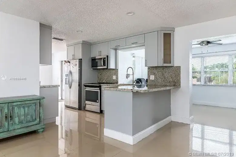 9400 NW 13th St, Pembroke Pines FL 33024 photo 4