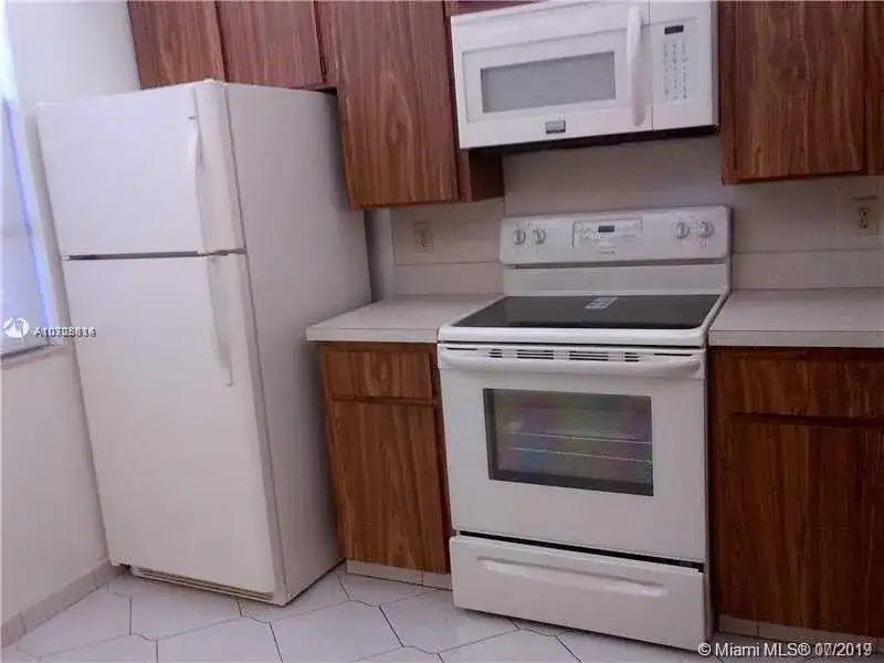 1715 Whitehall Dr # 406, Davie FL 33324 photo 3