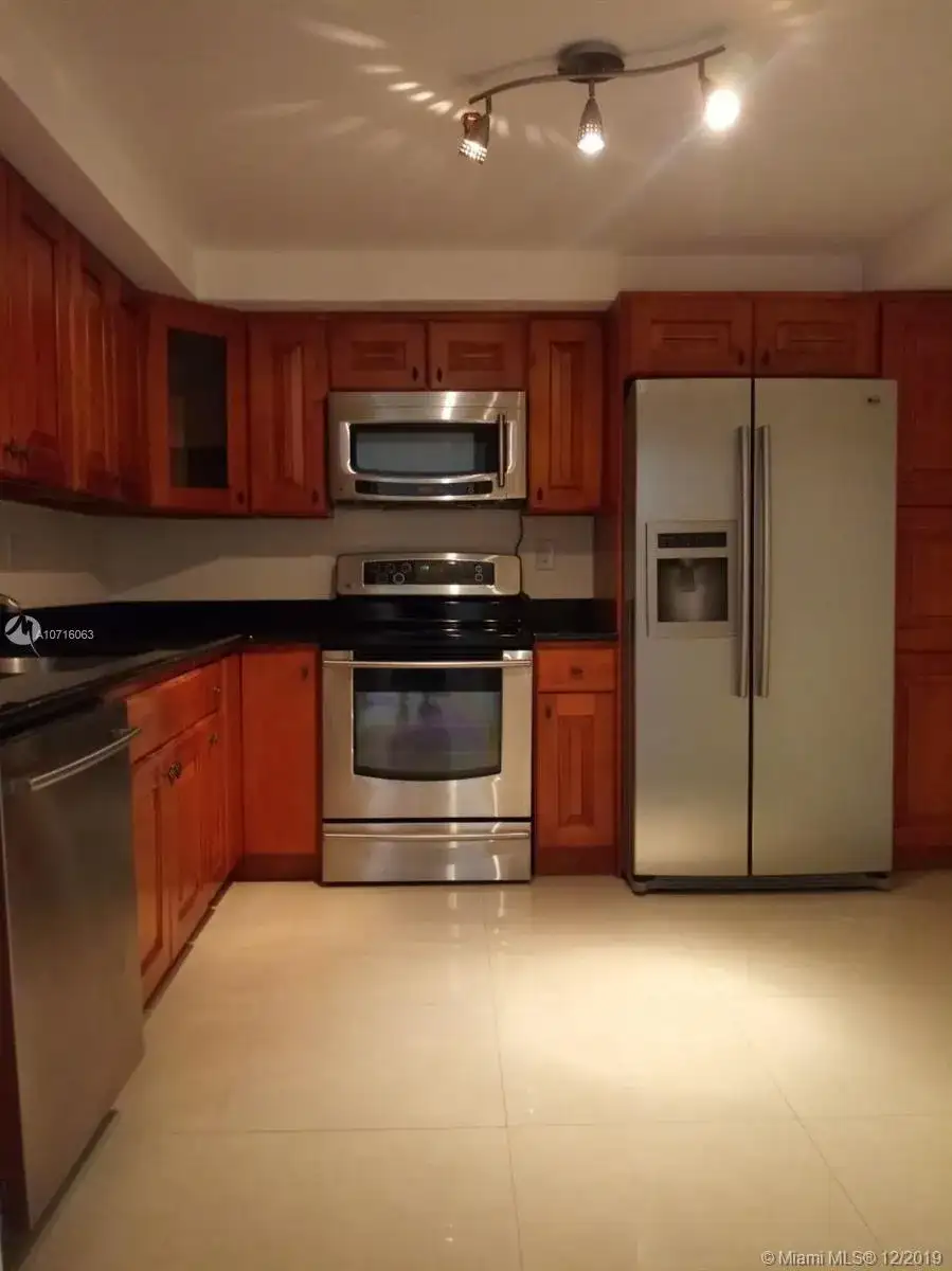 210 174th St # 305, Sunny Isles Beach FL 33160 photo 3