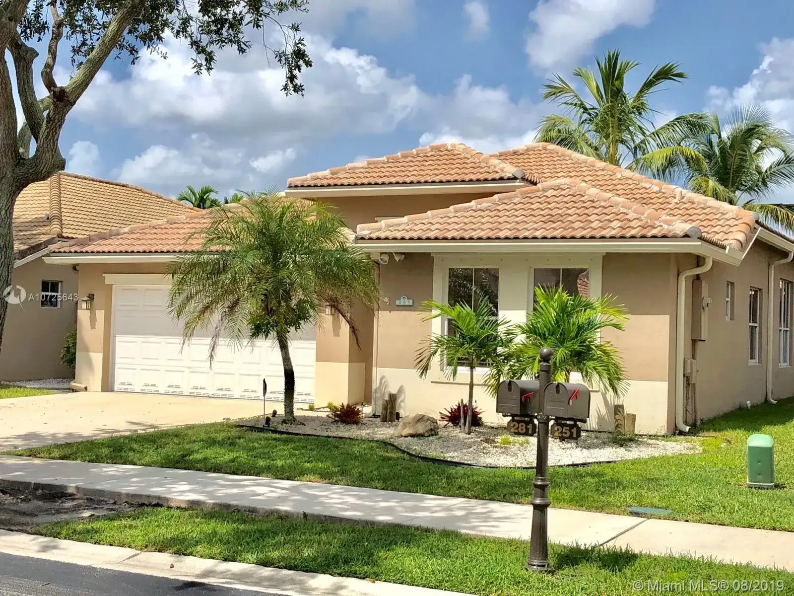 281 W Royal Cove Cir, Davie FL 33325 photo 4
