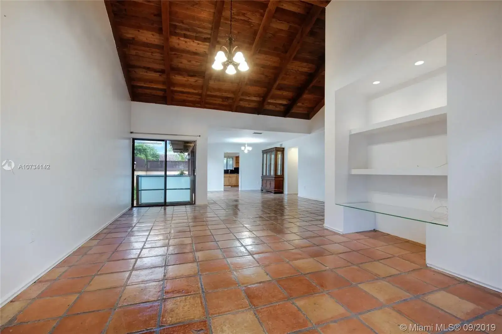 20429 NE 10th Ct Rd, Miami FL 33179 photo 2