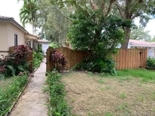 11102 NE 9th Ct, Biscayne Park FL 33161 photo 3