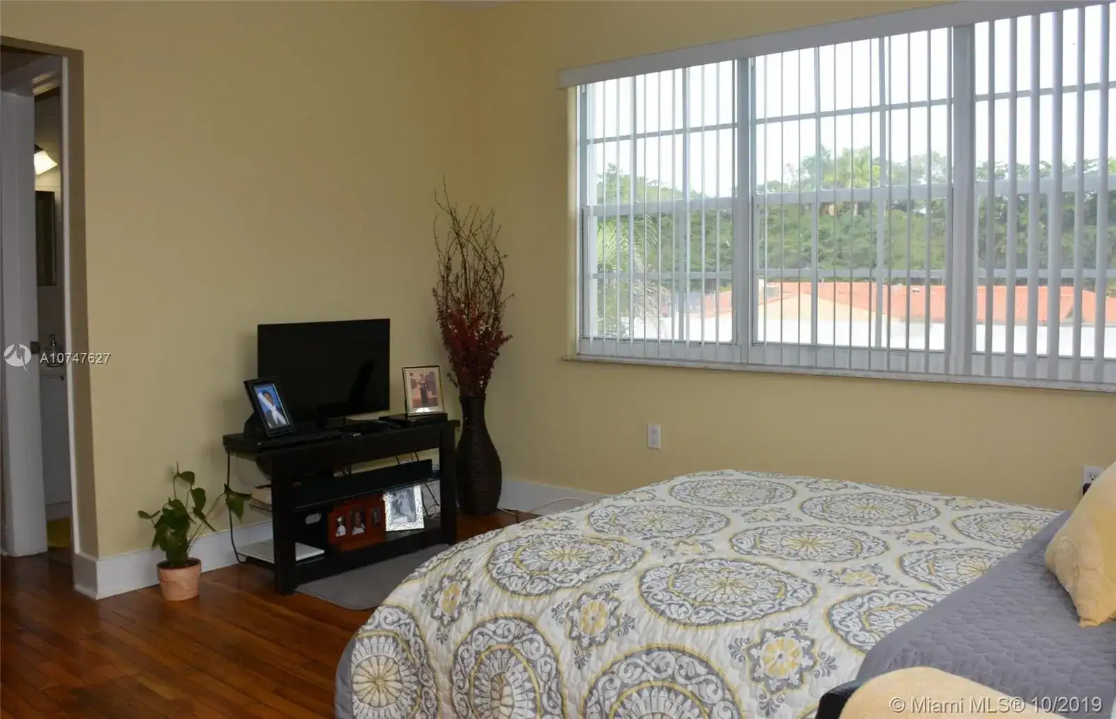 11520 NE 6th Ave, Biscayne Park FL 33161 photo 4