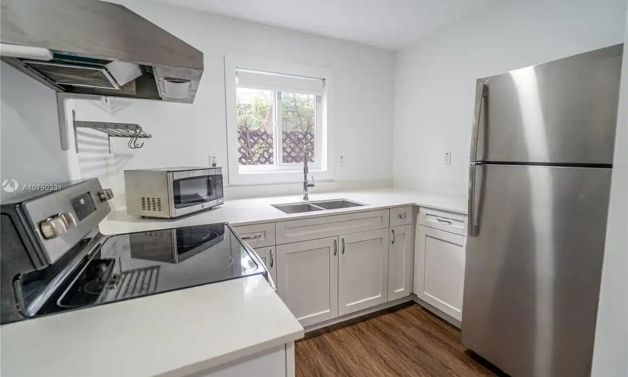 8260 Byron Ave # 4, Miami Beach FL 33141 photo 2