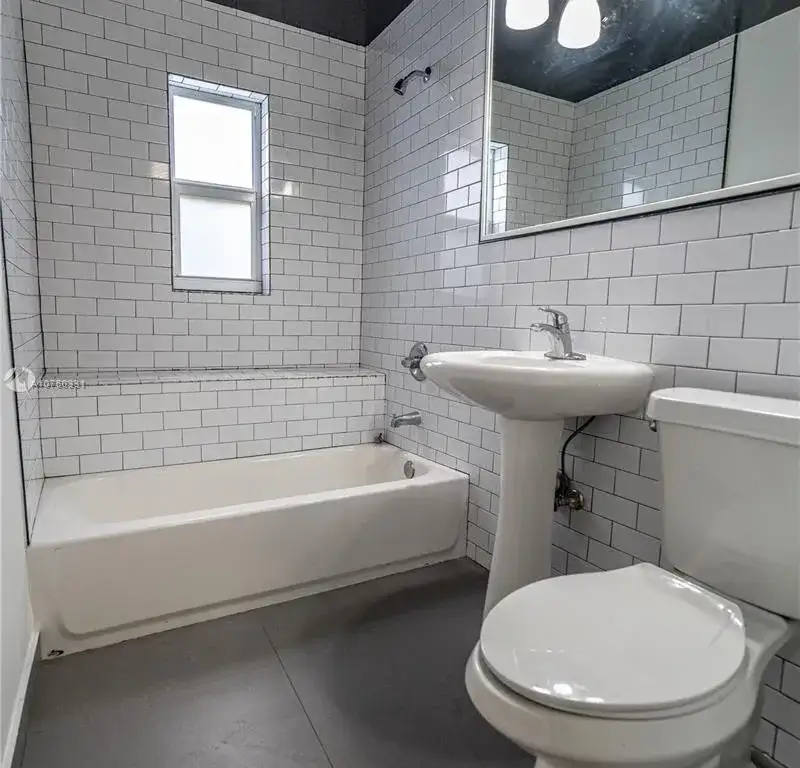 8260 Byron Ave # 4, Miami Beach FL 33141 photo 4
